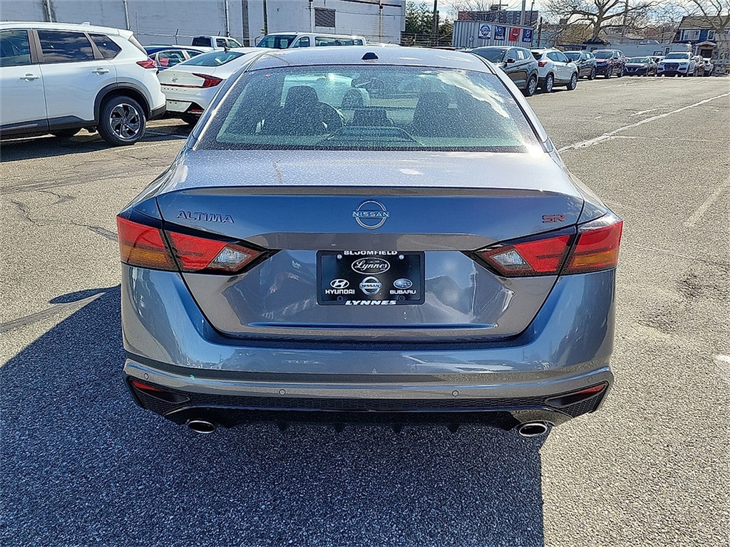 2025 Nissan Altima SR photo 5