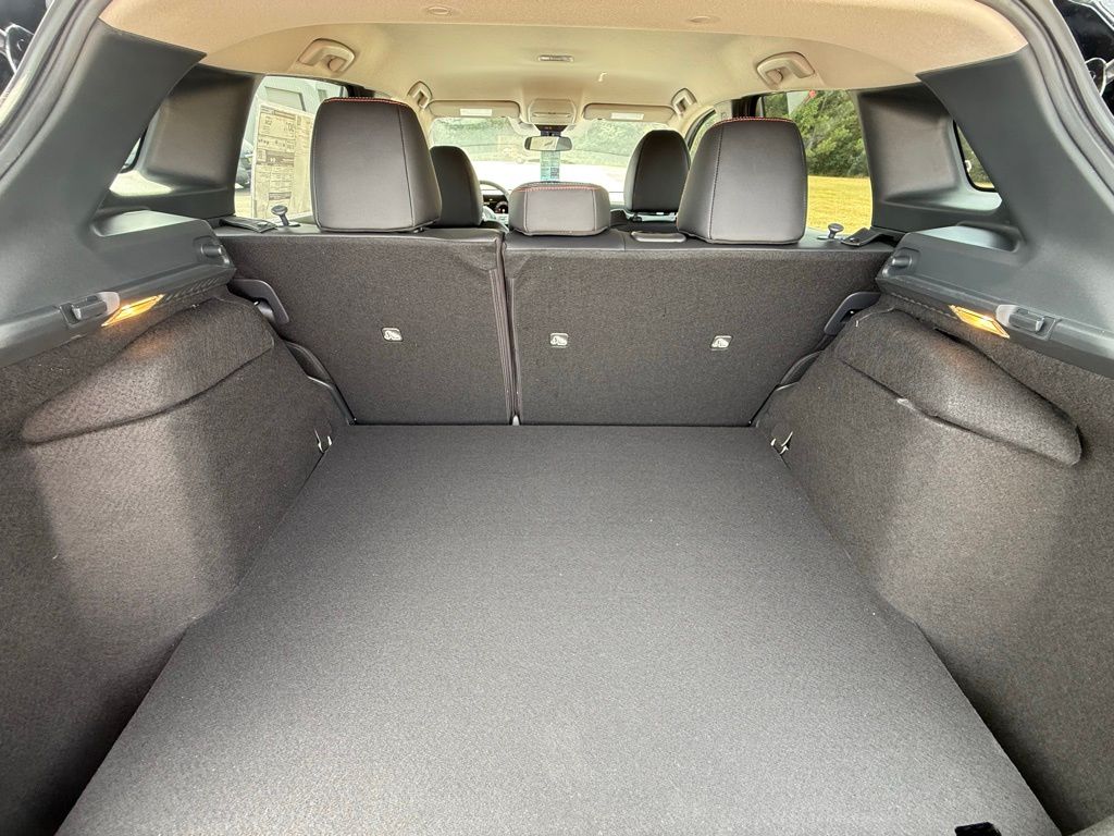2026 Nissan Kicks SR photo 22