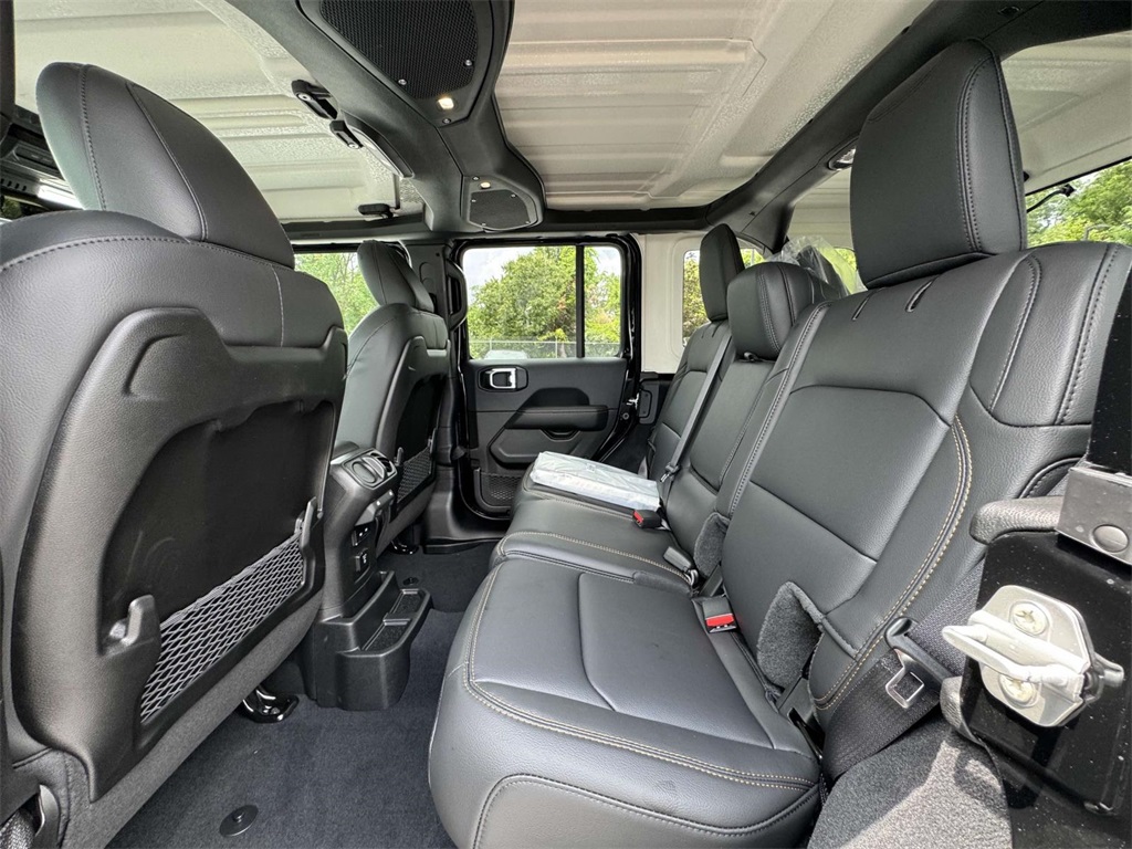 2025 Jeep Wrangler Sahara photo 14