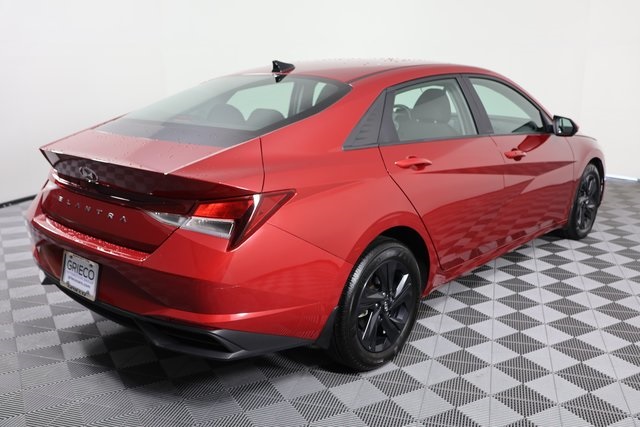 2023 Hyundai Elantra SEL photo 8