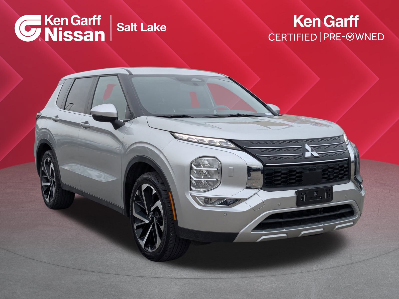 2024 Mitsubishi Outlander SE's photo