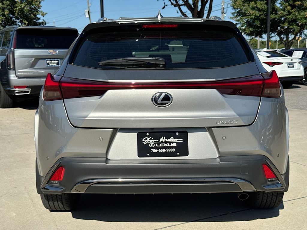 2022 Lexus UX 200 F SPORT photo 5