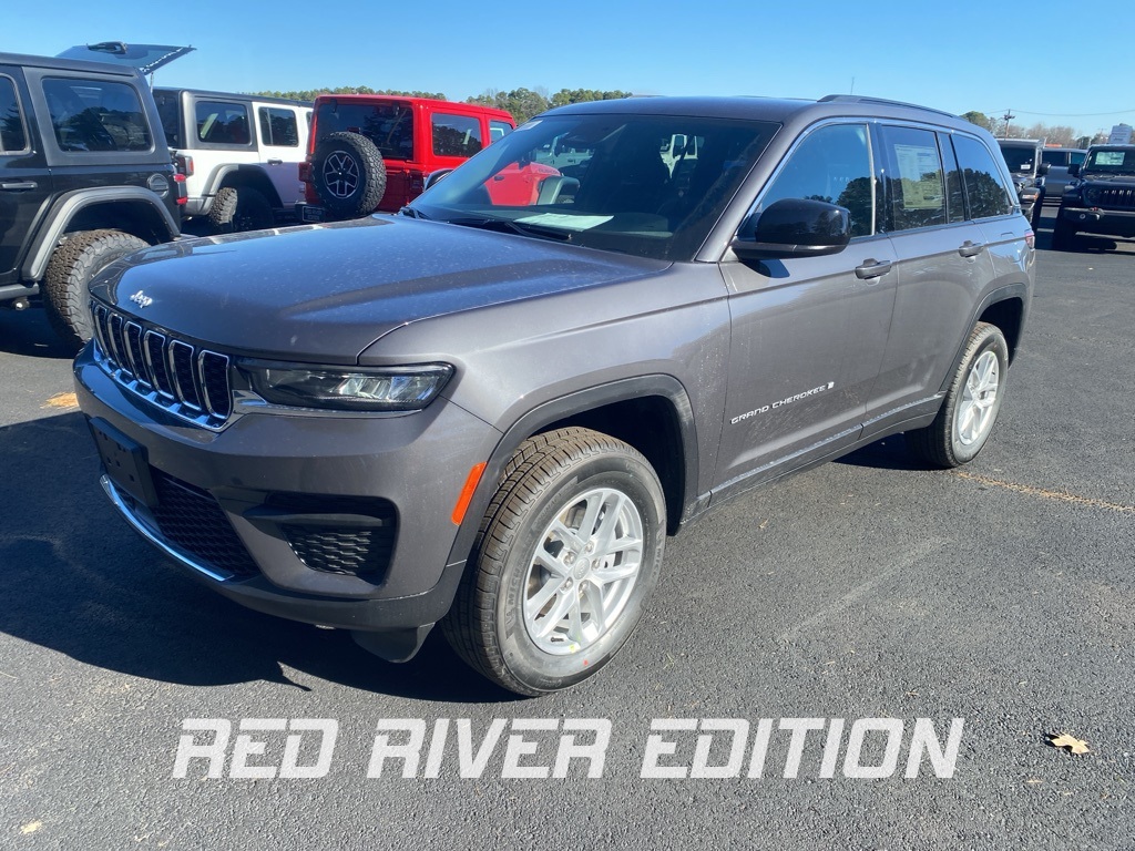2025 Jeep Grand Cherokee Laredo's photo