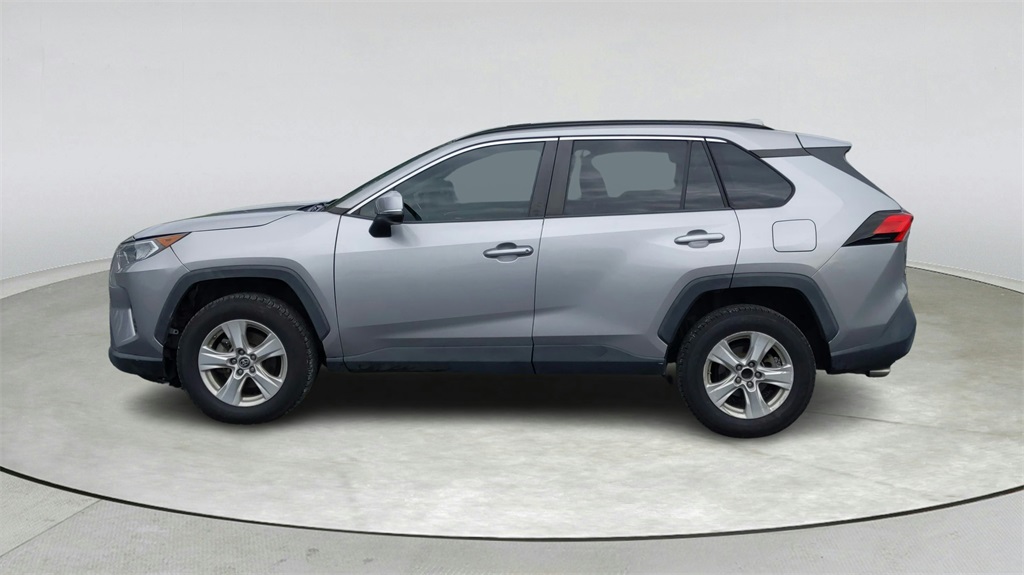 2019 Toyota RAV4 XLE photo 3