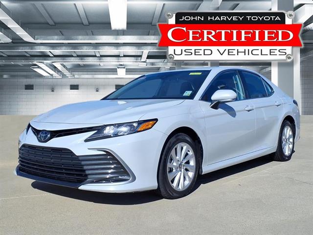 2024 Toyota Camry LE's photo