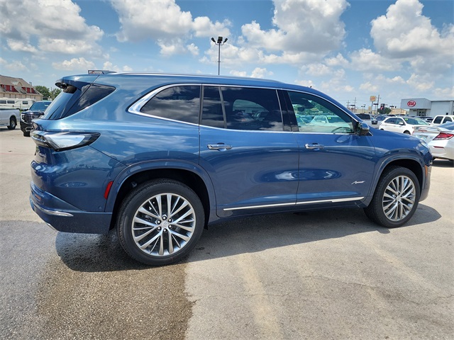 2026 Buick Enclave Avenir photo 2