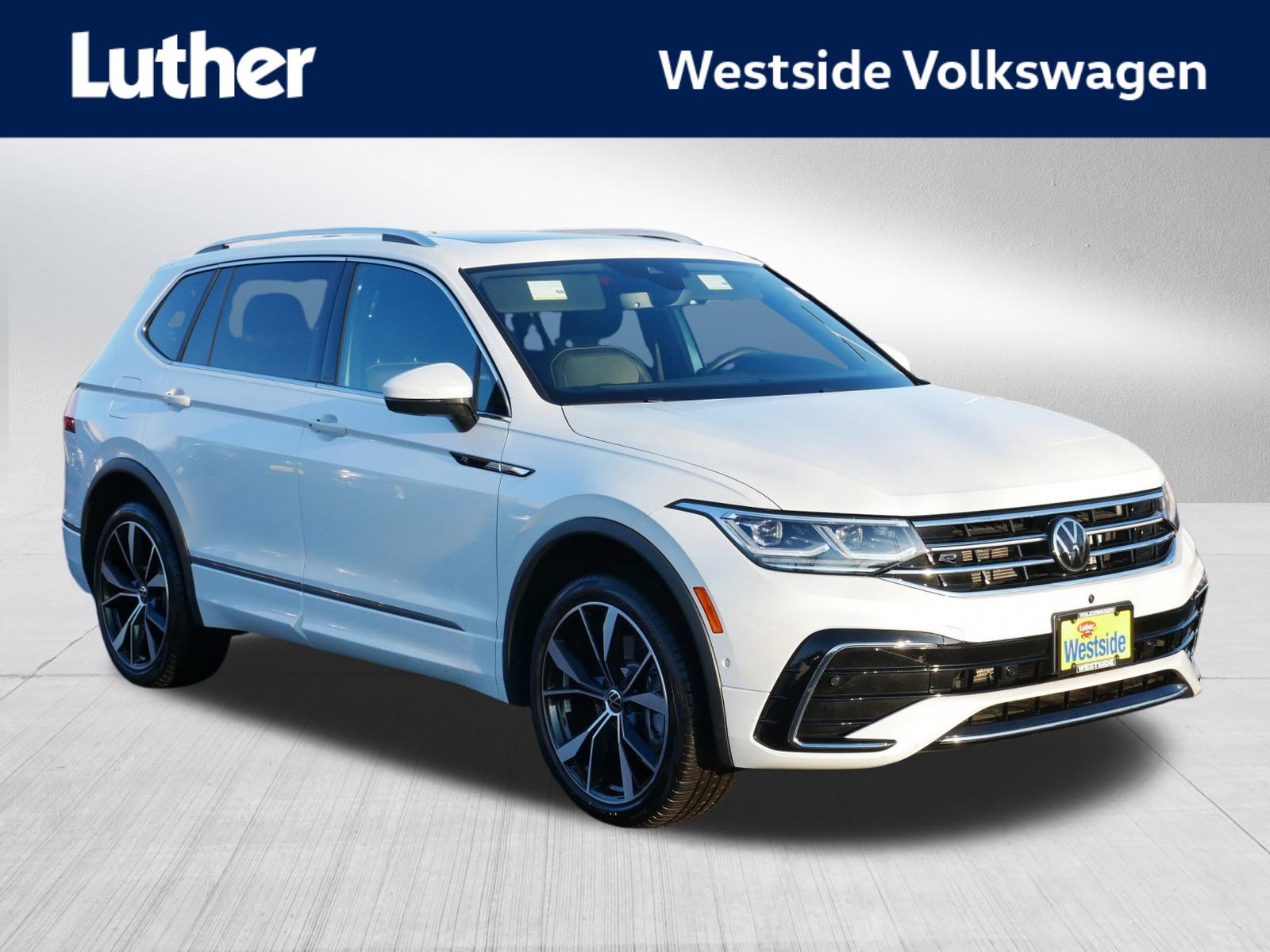2022 Volkswagen Tiguan SEL R-LINE's photo