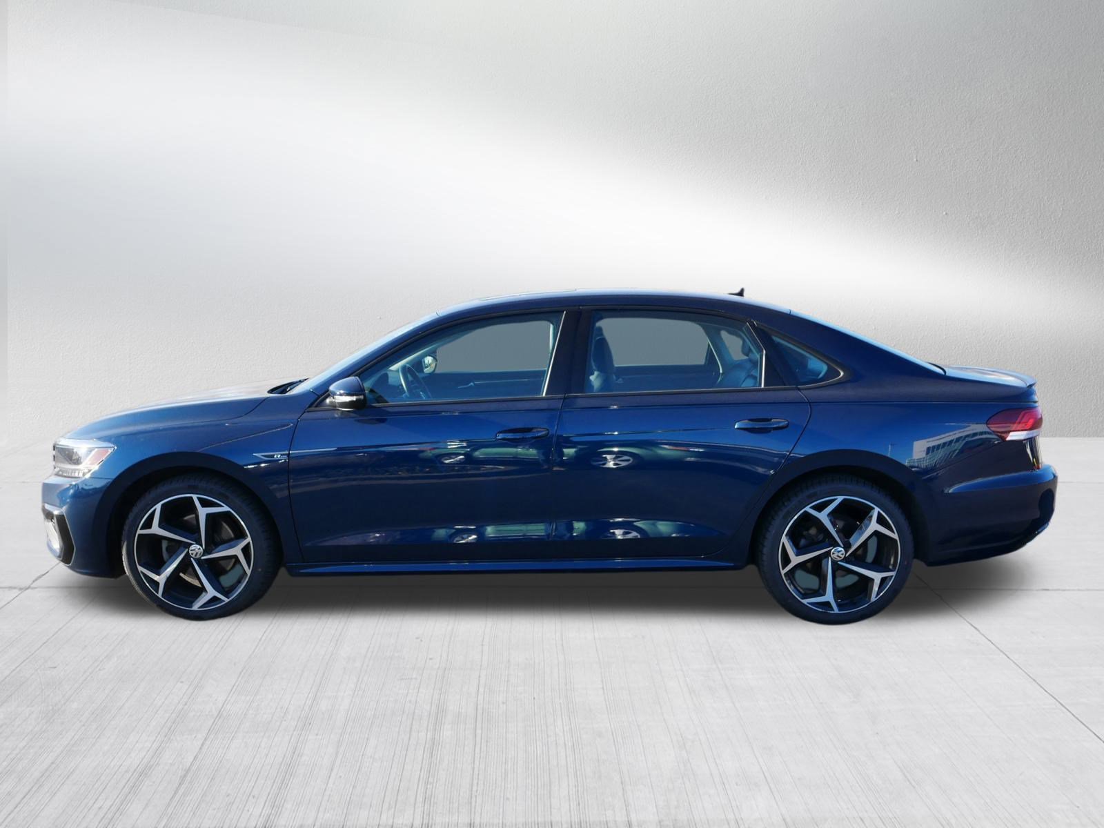 2020 Volkswagen Passat 2.0T R-Line photo 4