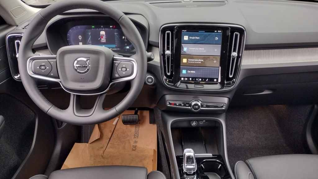 2025 VOLVO XC40 - Image 21