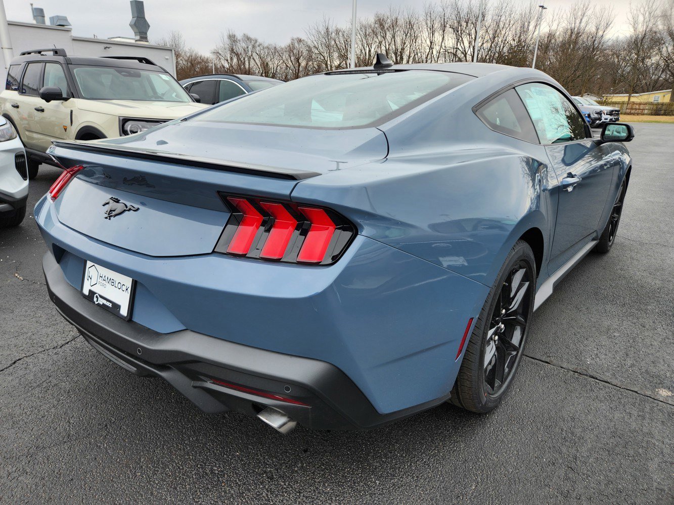 2025 Ford Mustang EcoBoost Premium photo 3