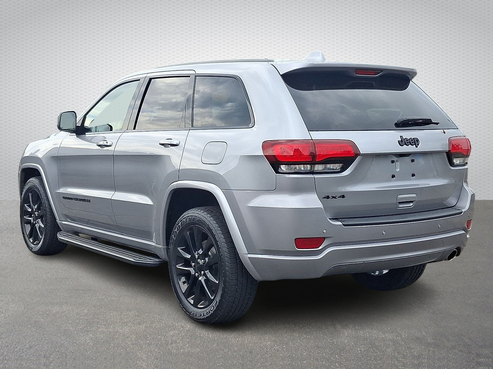 2020 Jeep Grand Cherokee Altitude photo 2