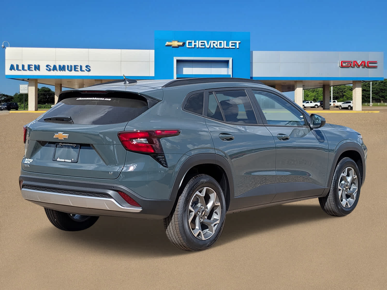 2025 Chevrolet Trax LT photo 3