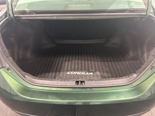2016 Toyota Corolla LE photo 9