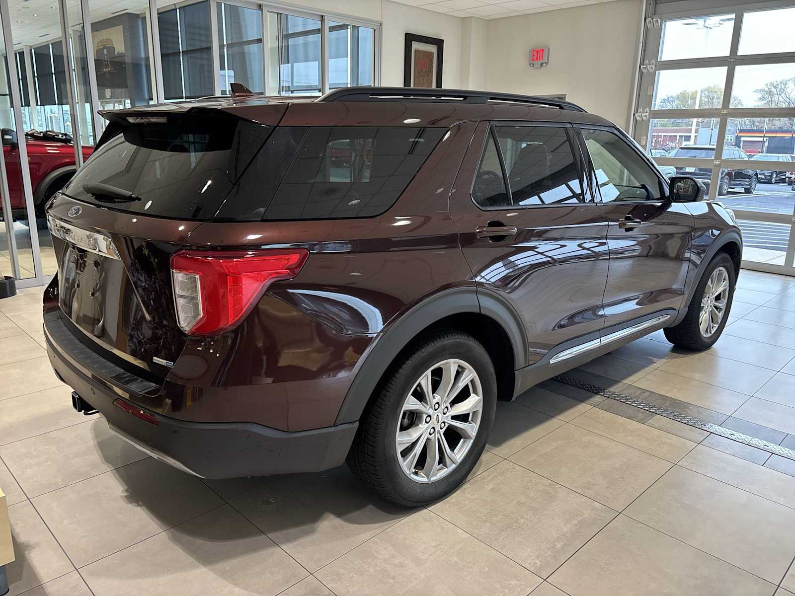 2020 Ford Explorer XLT photo 3
