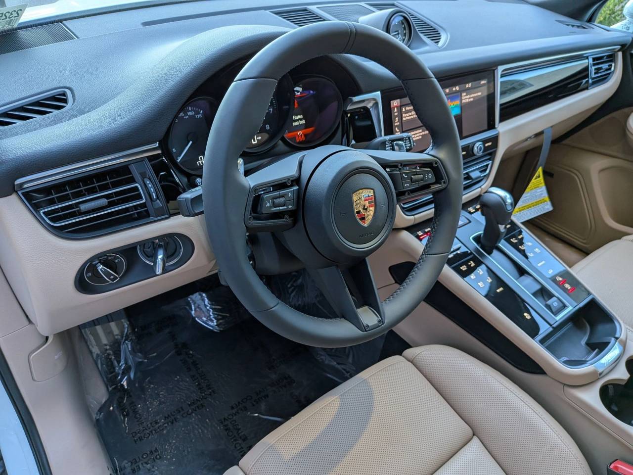 2025 Porsche Macan T photo 4