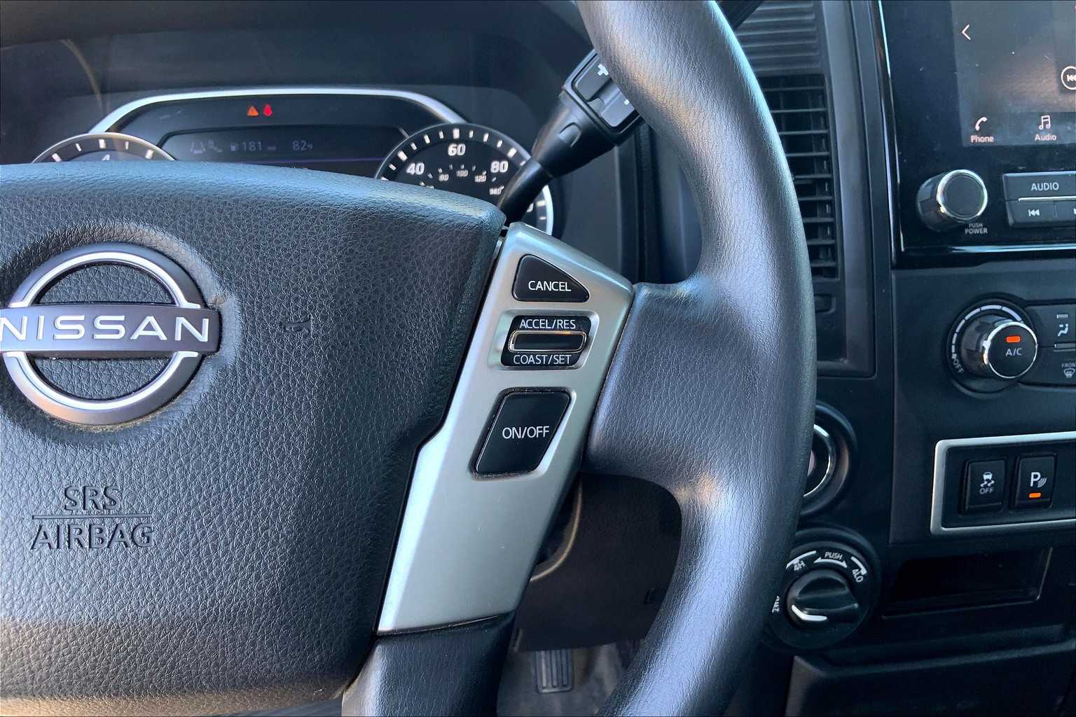 2023 Nissan Titan S Crew Cab photo 20