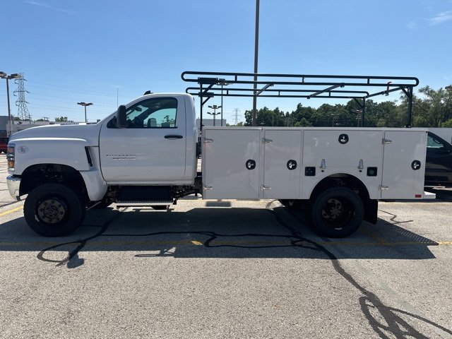 2024 Chevrolet Silverado 5500HD Work Truck photo 4