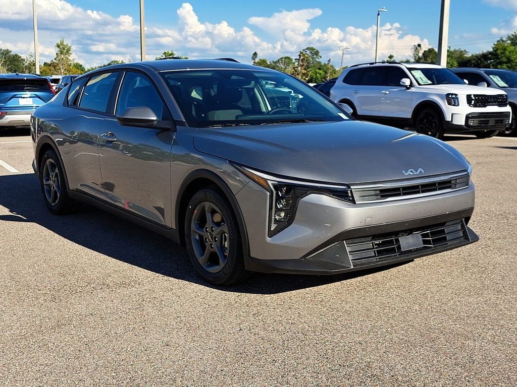 2025 Kia K4 LXS photo 3