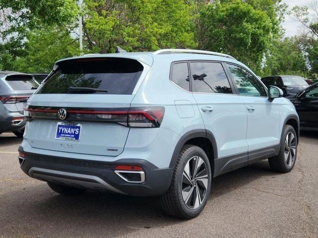 2025 Volkswagen Taos SE photo 3
