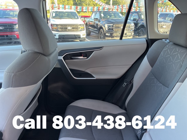 2021 Toyota RAV4 XLE photo 12