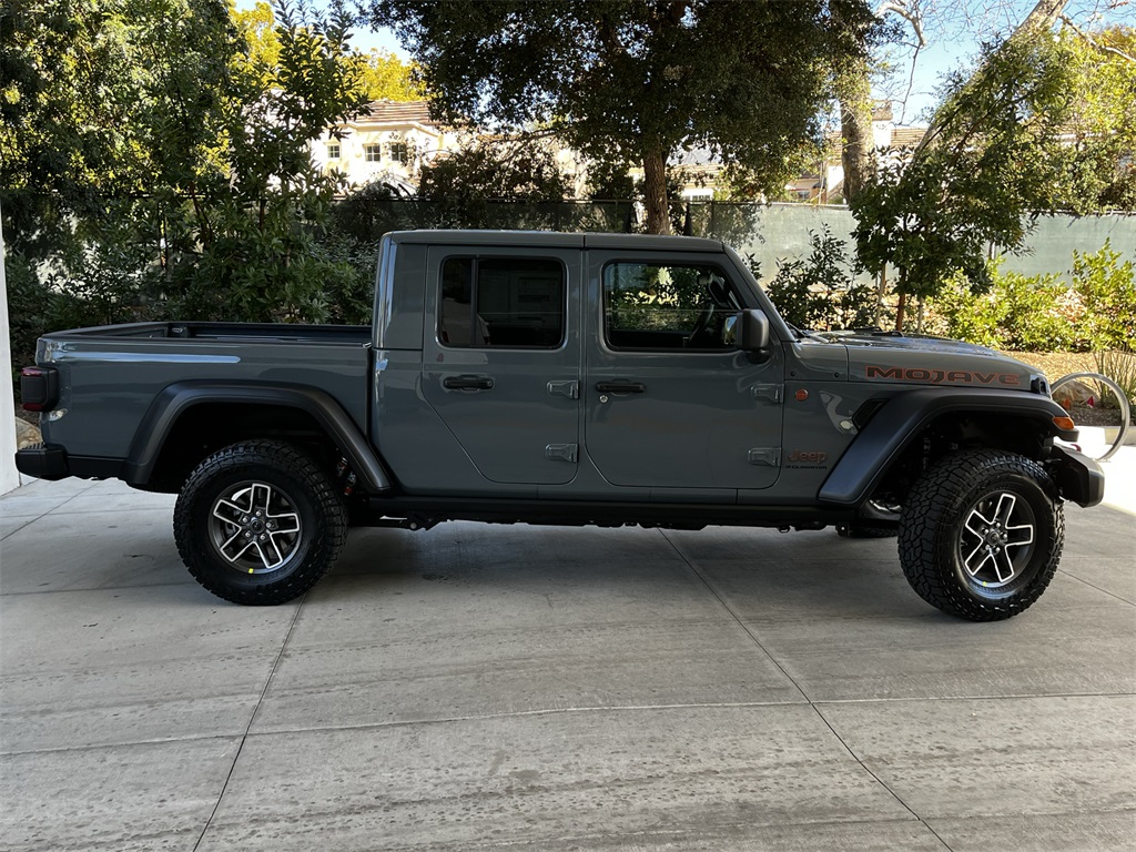 2025 Jeep Gladiator Mojave photo 3