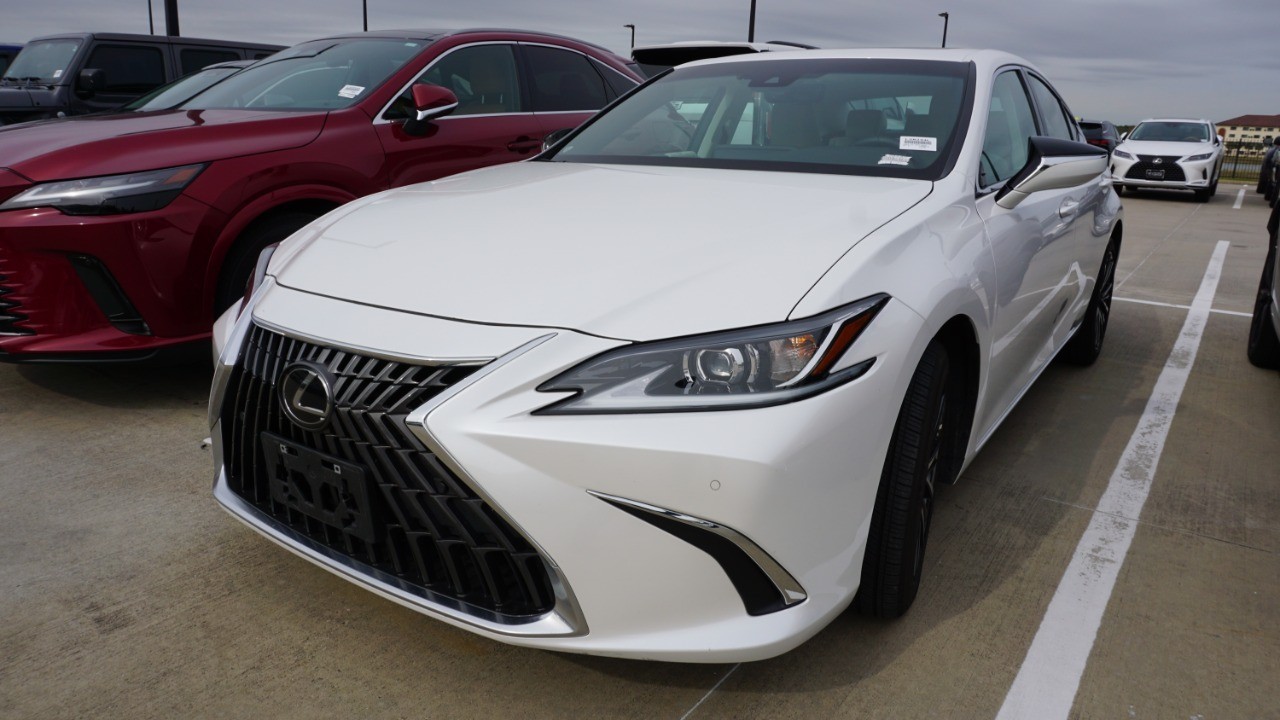 2024 Lexus ES 250's photo