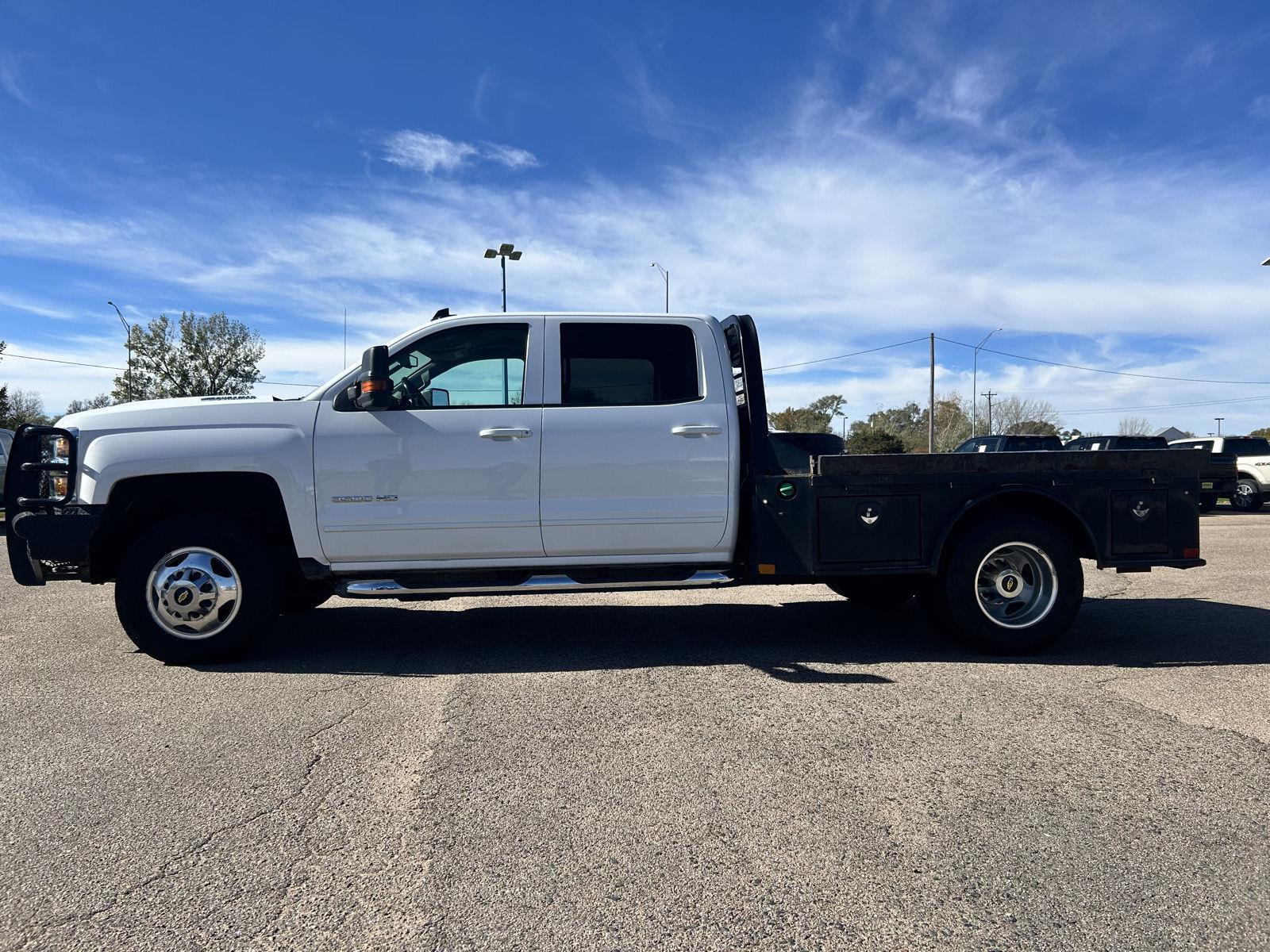 2019 Chevrolet Silverado 3500HD LT photo 2