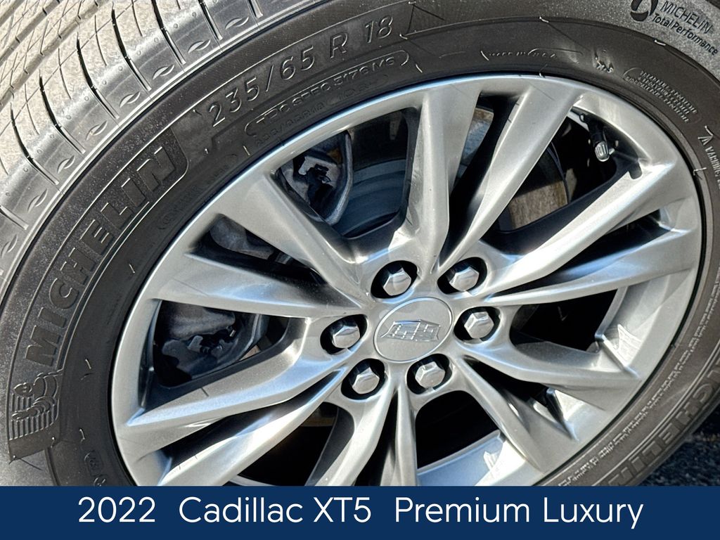 2022 Cadillac XT5 Premium Luxury photo 3