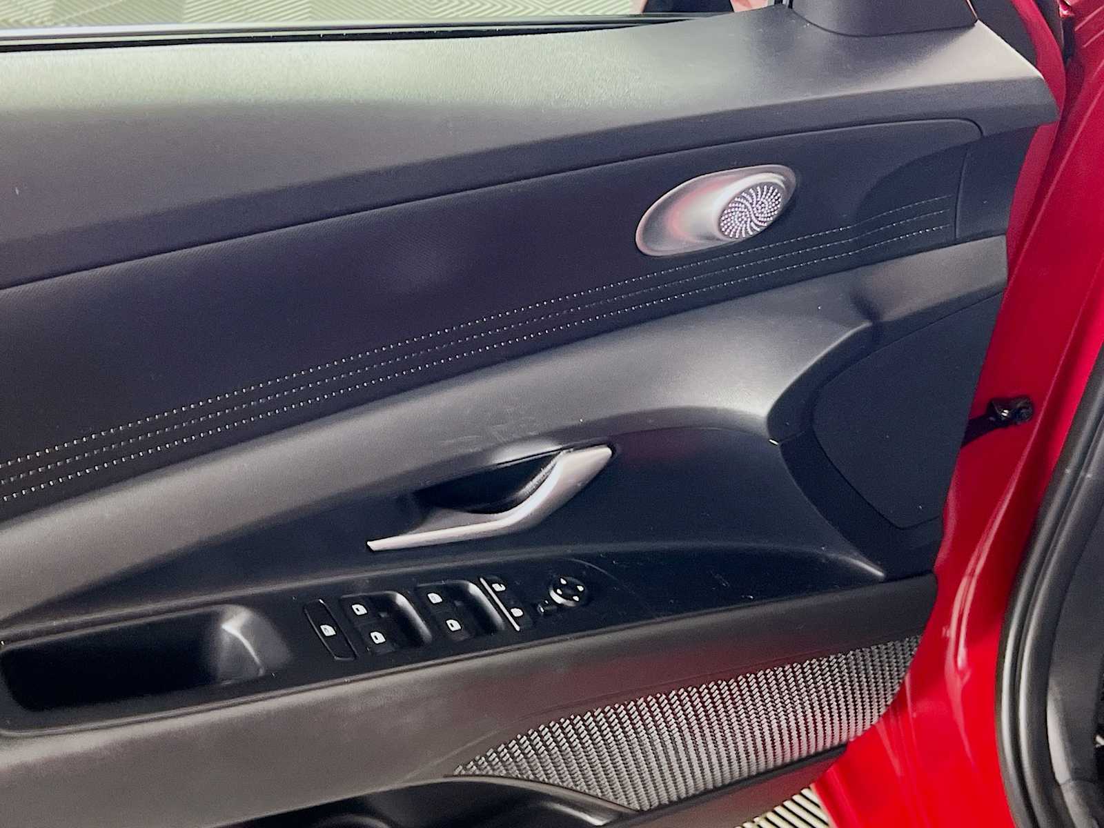 2023 Hyundai Elantra SEL photo 17