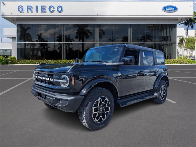 2025 Ford Bronco Outer Banks photo 3