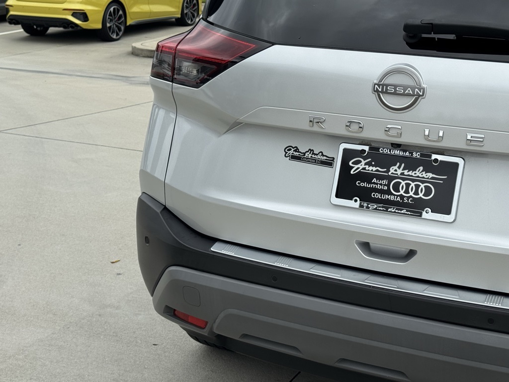 2022 Nissan Rogue SV photo 7