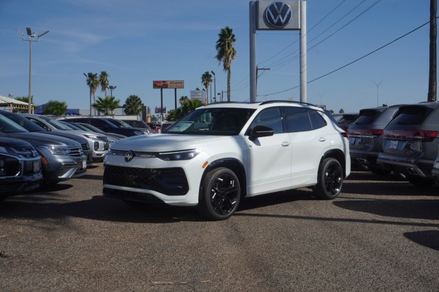 2026 Volkswagen Tiguan SE R-LINE BLACK's photo