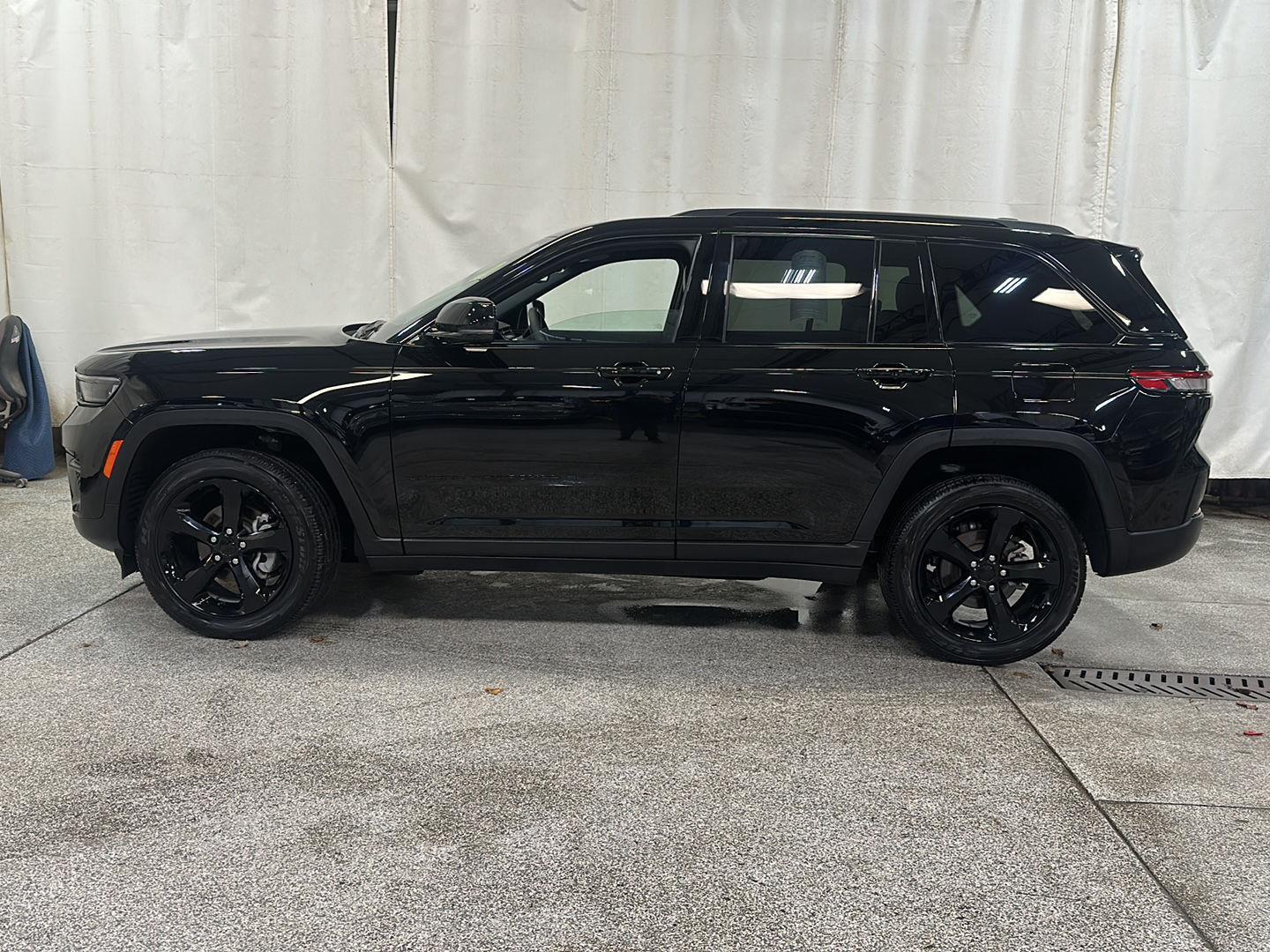 Certified 2023 Jeep Grand Cherokee Altitude with VIN 1C4RJHAG4PC595166 for sale in Waconia, Minnesota