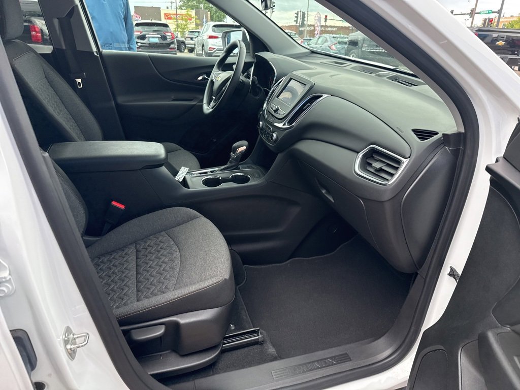 2024 Chevrolet Equinox LT photo 29