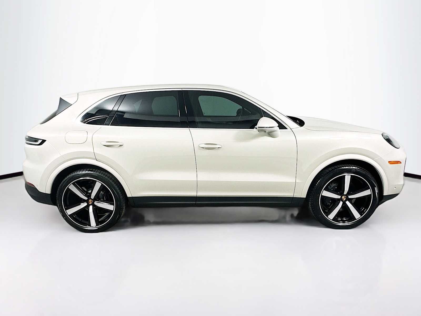 2025 Porsche Cayenne photo 8