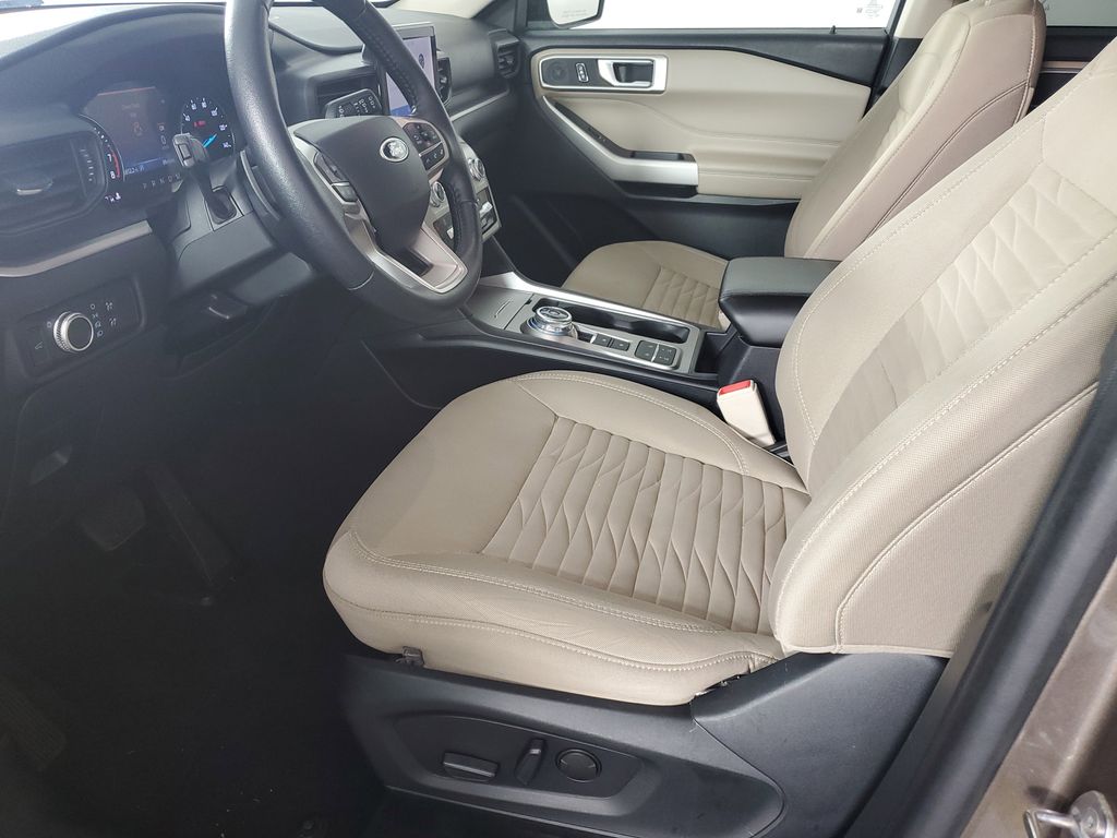 2021 Ford Explorer XLT photo 11