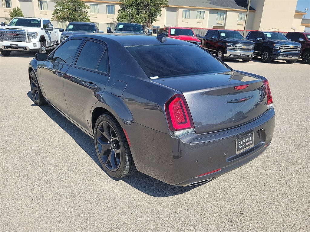 2023 Chrysler 300 S photo 3