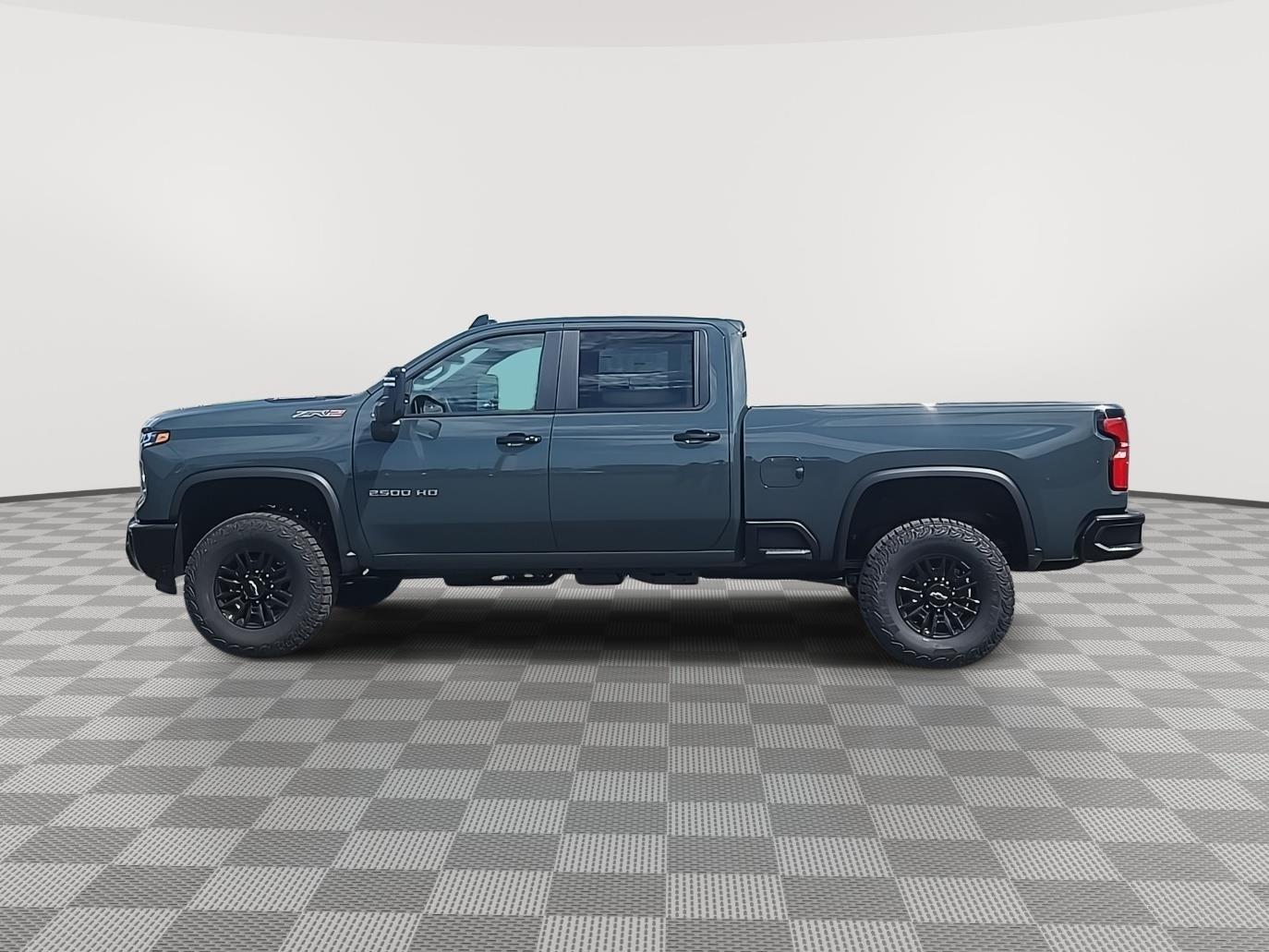 2025 Chevrolet Silverado 2500HD LT photo 2