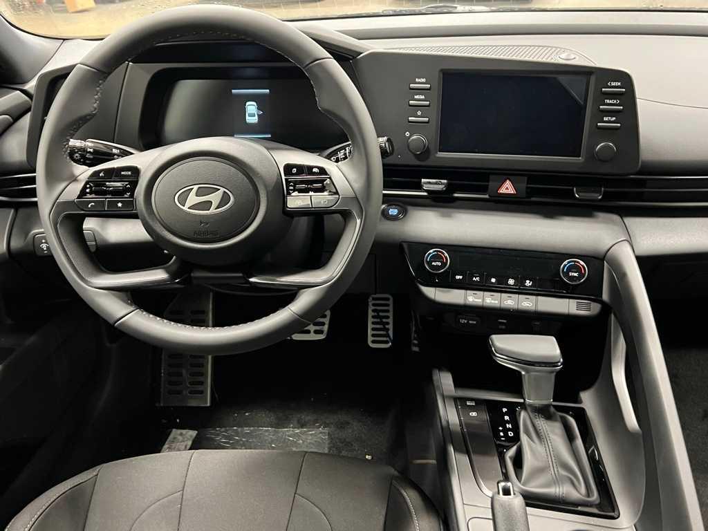 2025 Hyundai Elantra SEL Sport photo 22
