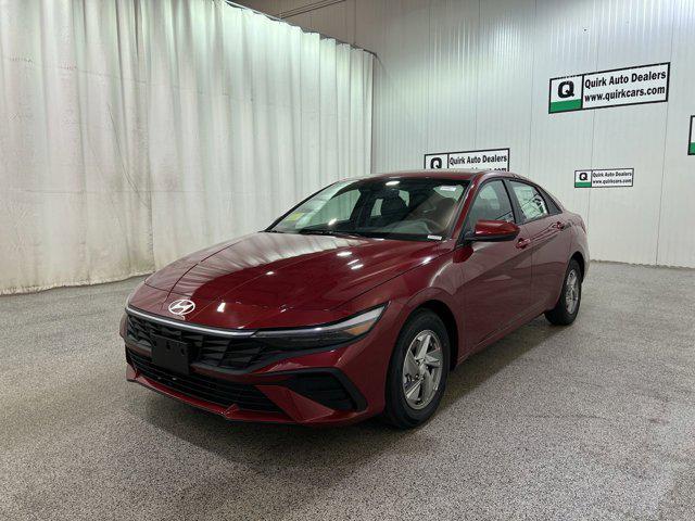 2025 Hyundai Elantra SE photo 4