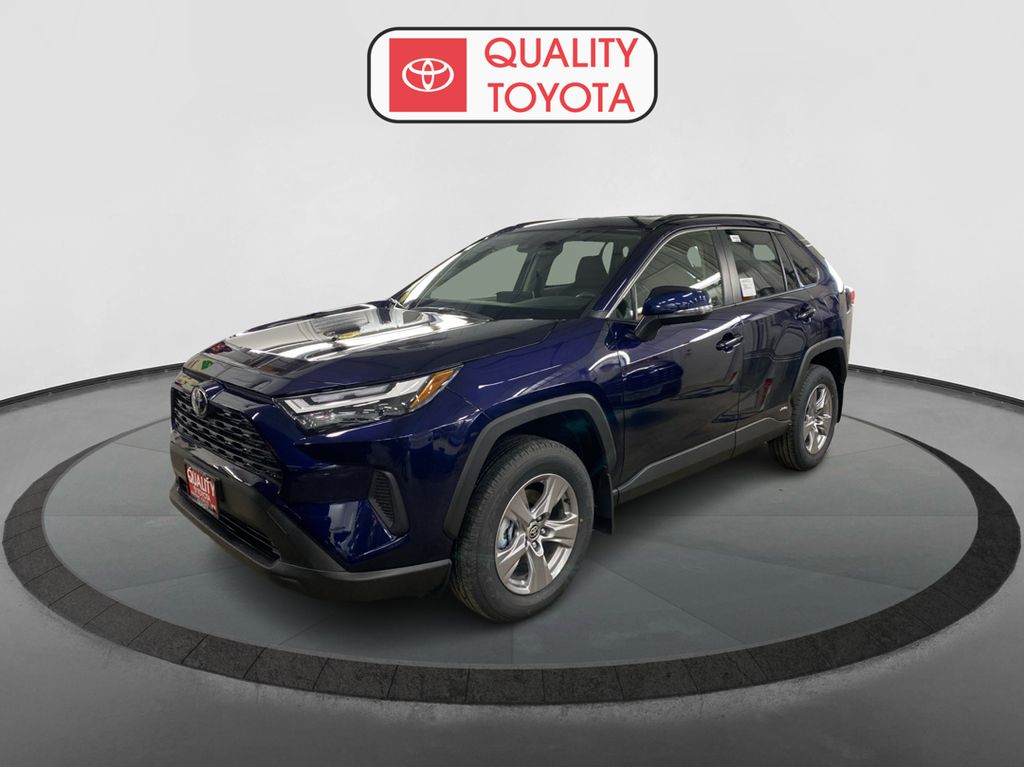 2025 Toyota RAV4 XLE's photo