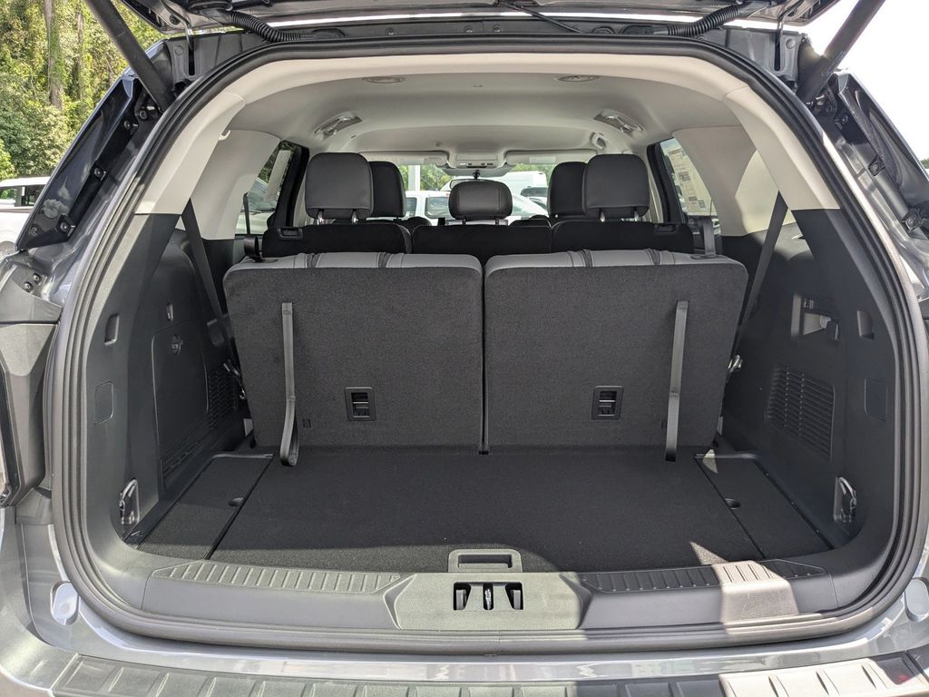 2025 Ford Explorer photo 11