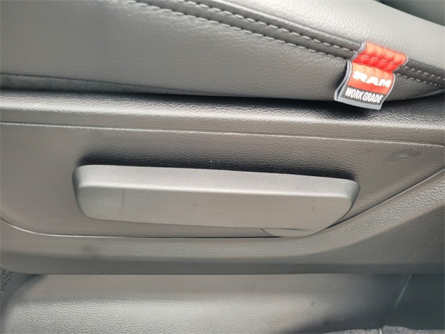 2025 Ram 1500 Tradesman photo 2