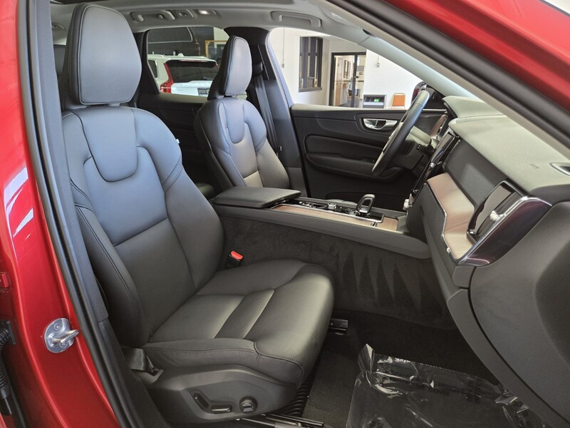 2024 Volvo XC60 B5 Plus photo 20