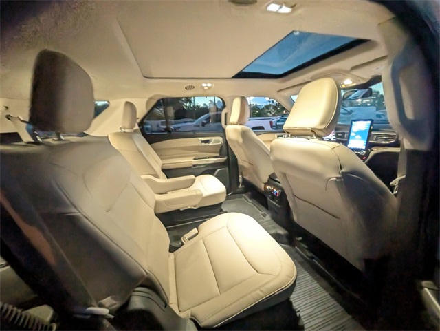2023 Ford Explorer Limited photo 12