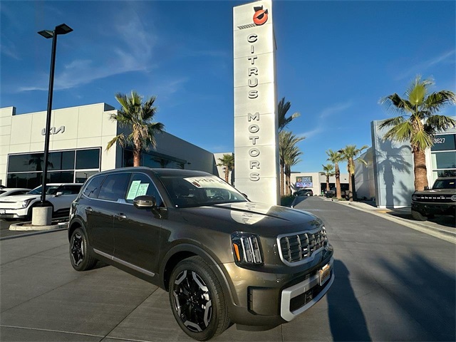 2025 Kia Telluride S's photo