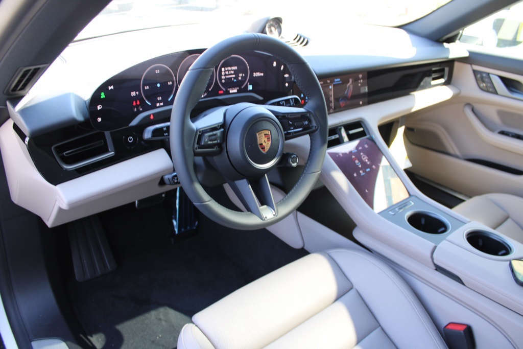 2025 Porsche Taycan 4S photo 4