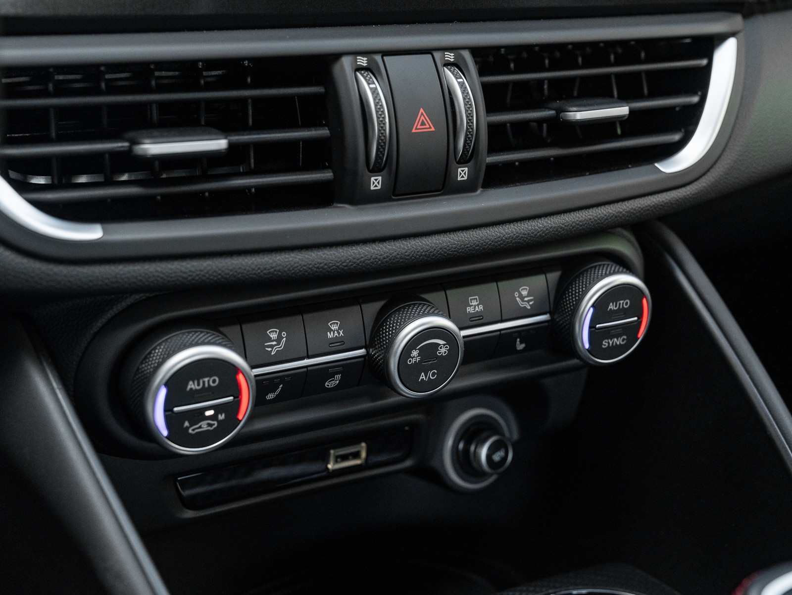 2020 Alfa Romeo Giulia Quadrifoglio photo 34