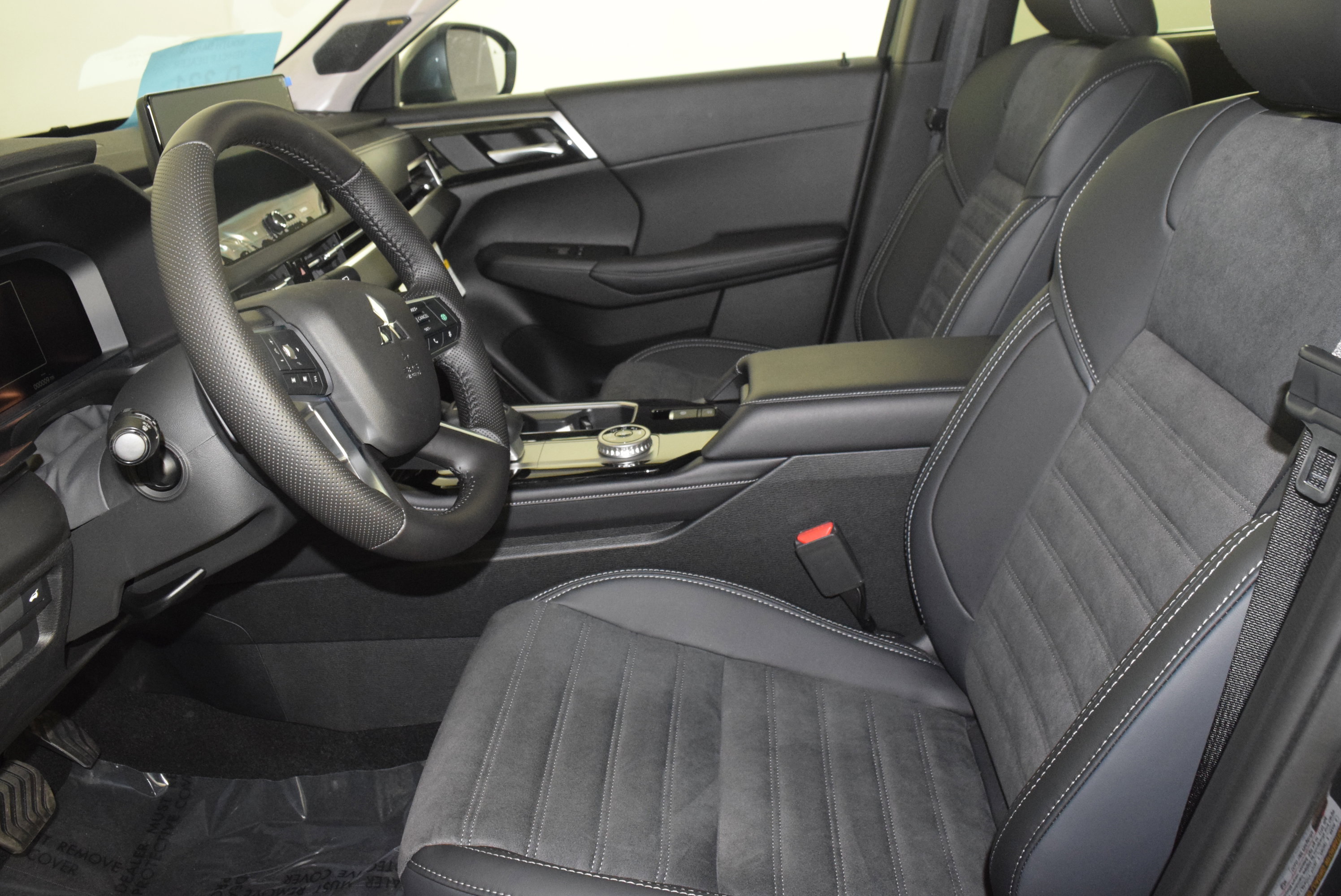 2025 Mitsubishi Outlander SE photo 14