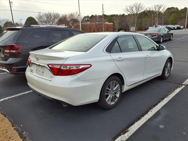 Toyota Camry SE 2017: Perpaduan Elegansi, Performa, dan Teknologi